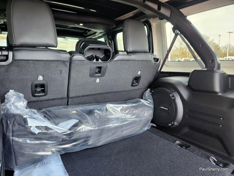 New 2025 Jeep Wrangler 4-door SaharaImage 47