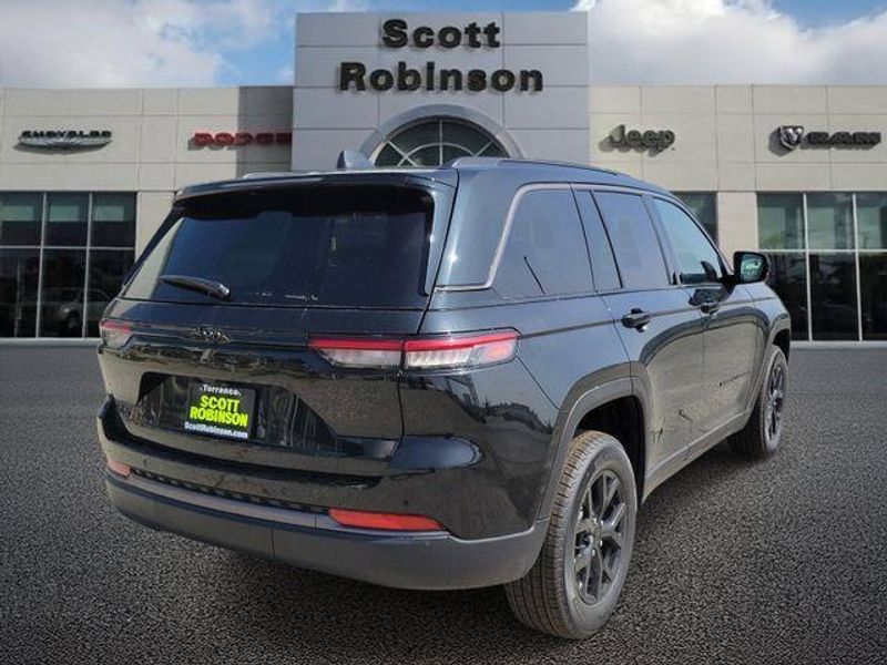 New 2026 Jeep Grand Cherokee Laredo Altitude 4x4
