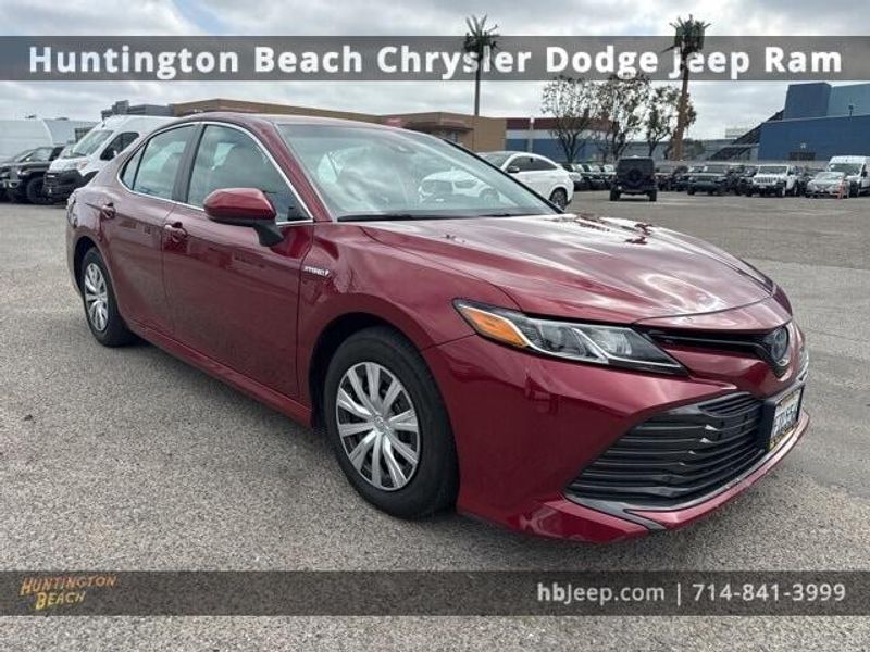 2019 Toyota Camry Hybrid LEImage 3