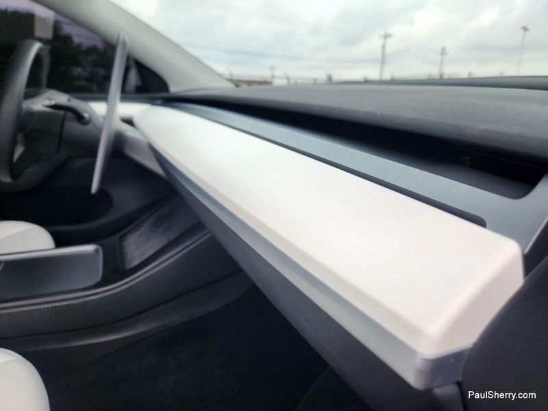 2024 Tesla Model Y Long RangeImage 47