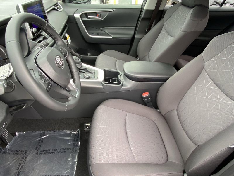 New 2025 Toyota RAV4 Hybrid XLEImage 14