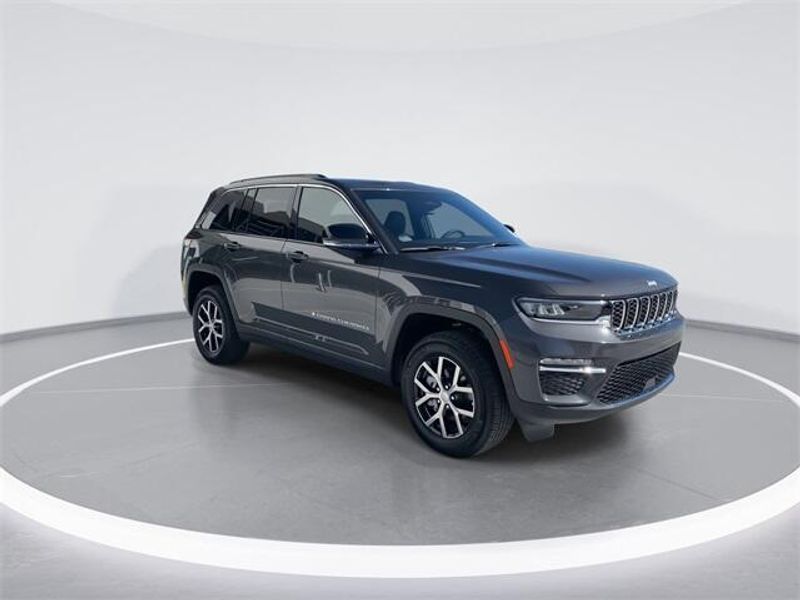 2024 Jeep Grand Cherokee Limited photo 2