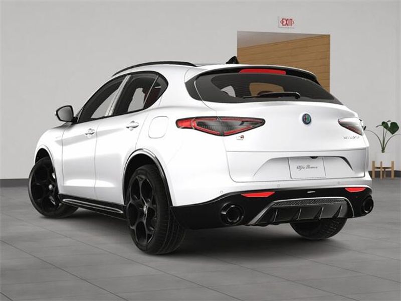 2025 Alfa Romeo Stelvio Sprint photo 4