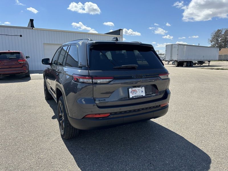 2024 Jeep Grand Cherokee Altitude X 4x4Image 6