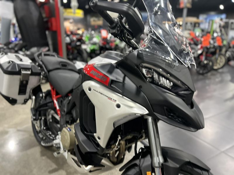 New 2025 Ducati MULTISTRADA V4 RALLY TRAVEL & RADAR SPOKED WHEELS Image 14