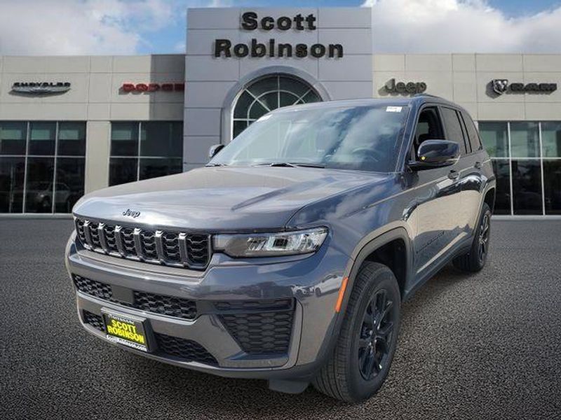 New 2026 Jeep Grand Cherokee Laredo