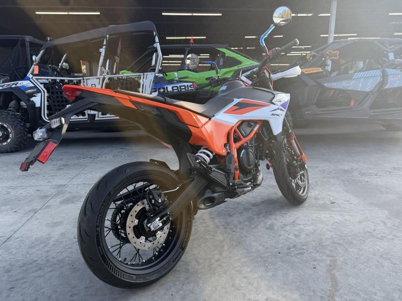 New 2025 KTM 390 SMC R Image 5