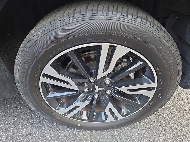 2024 Mitsubishi Eclipse Cross SE photo 11