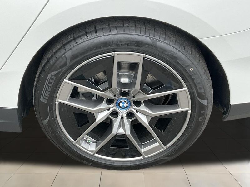 2025 BMW i5 eDrive40Image 17