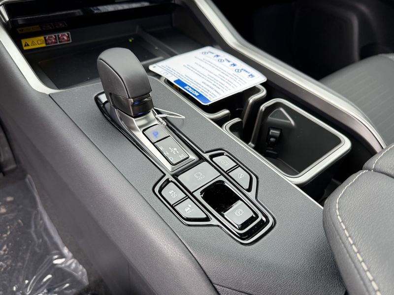 2025 Lexus TX Image 24