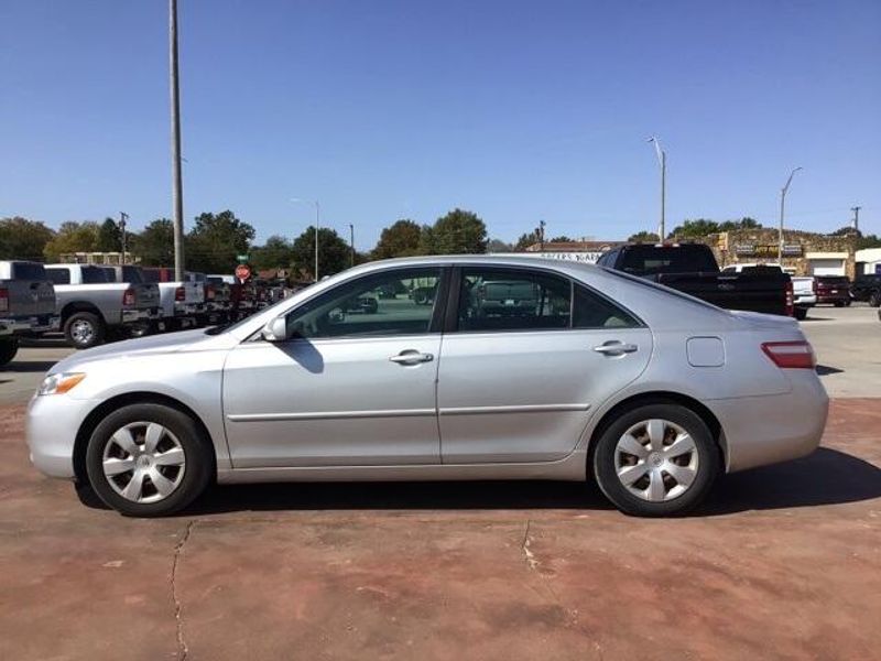 2009 Toyota Camry LEImage 2