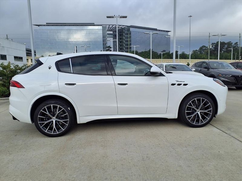 New 2026 Maserati Grecale ModenaImage 6