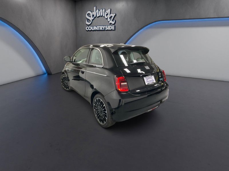 New 2026 Fiat 500e IconaImage 8