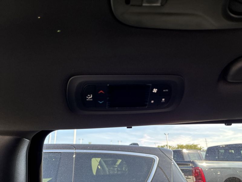 New 2026 Chrysler Pacifica SelectImage 21