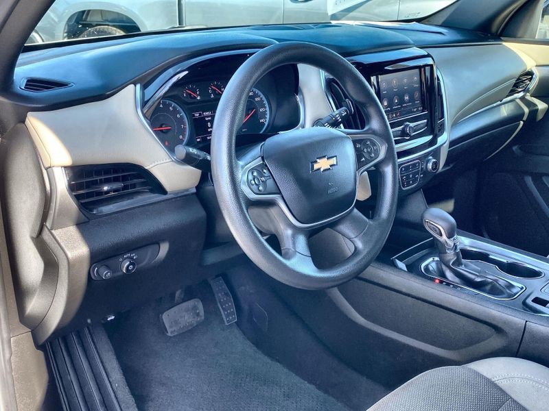 Used 2022 Chevrolet Traverse LSImage 11