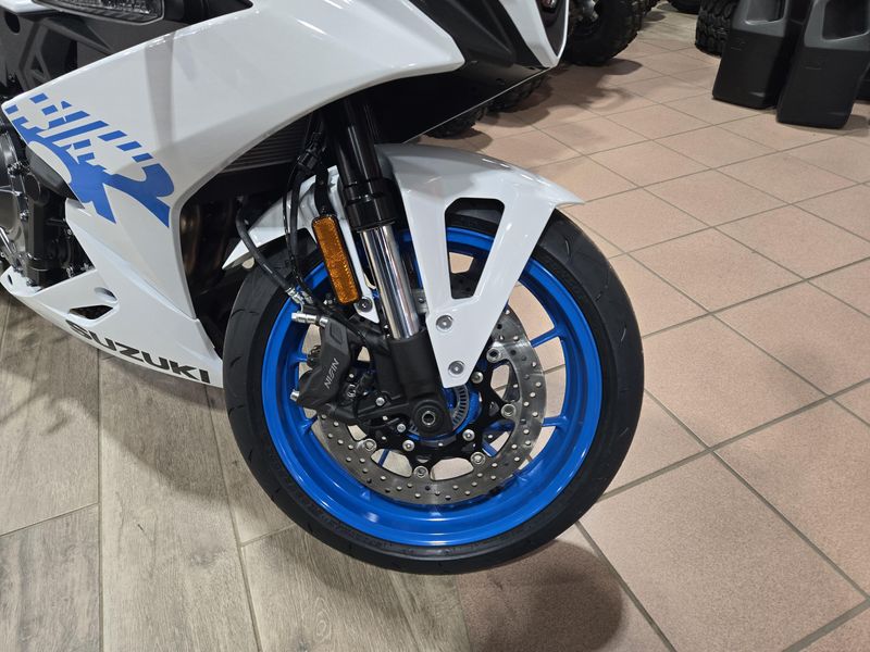 NEW 2026 SUZUKI GSX 8R Image 23