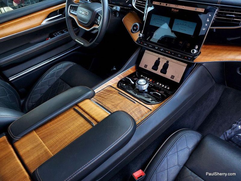2024 Jeep Grand Wagoneer L III photo 43