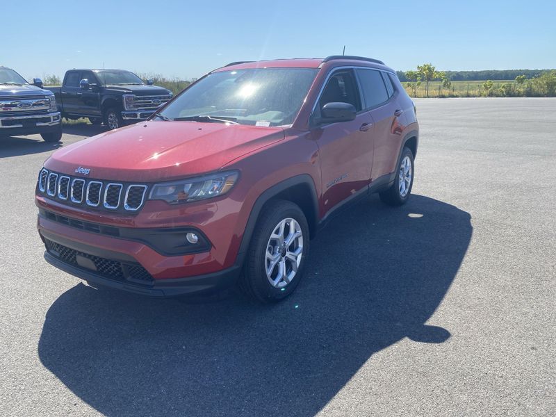 2025 Jeep Compass Latitude photo 3