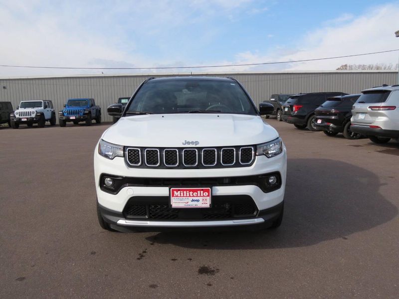 2023 Jeep Compass Limited 4x4 4dr SUVImage 4