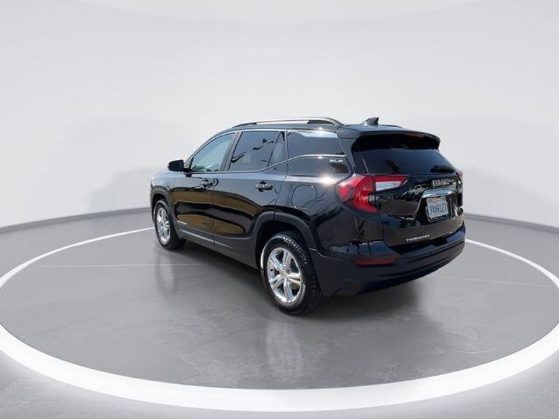 Used 2022 GMC Terrain SLEImage 6