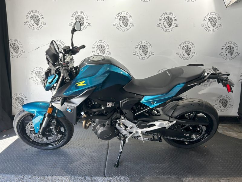 2025 BMW F 900 R 