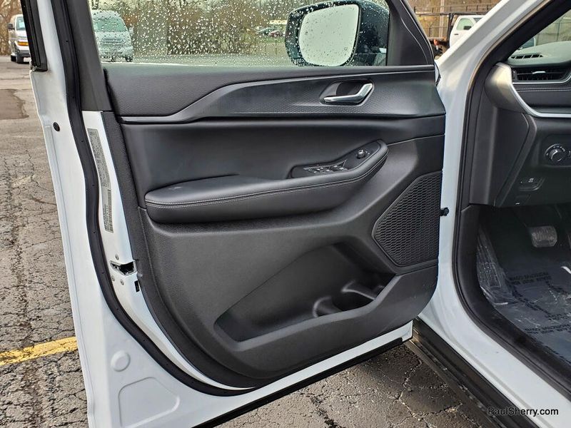 New 2025 Jeep Grand Cherokee L Altitude X 4x4