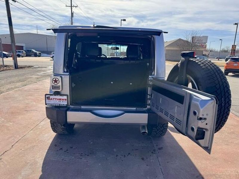 Used 2016 Jeep Wrangler Unlimited SaharaImage 7