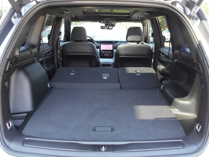 New 2025 Jeep Grand Cherokee Limited 4x4Image 23