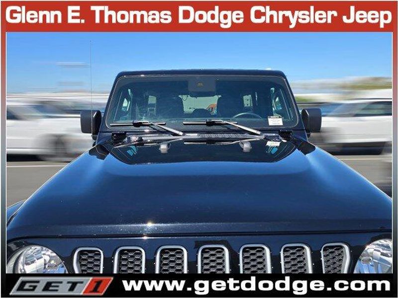 2021 Jeep Wrangler Unlimited Sahara photo 5