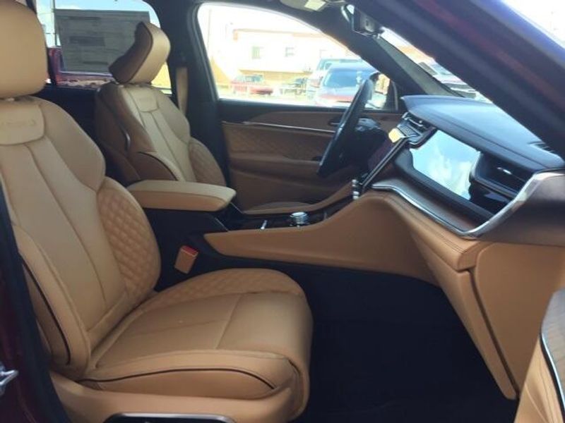 2025 Jeep Grand Cherokee Summit Reserve 4x4Image 18