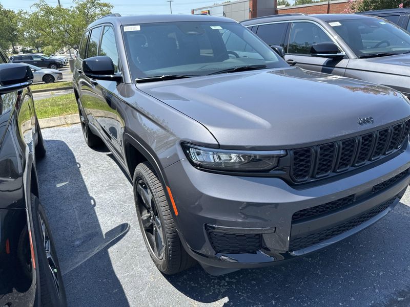 New 2025 Jeep Grand Cherokee L Limited 4x4Image 3