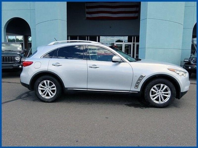 Used 2014 INFINITI QX70 BaseImage 2