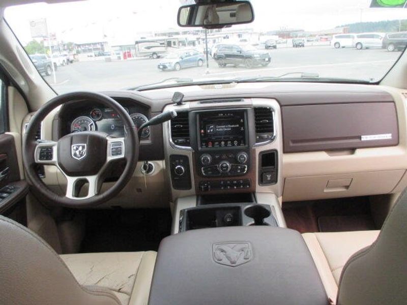 2015 RAM 3500 LaramieImage 28