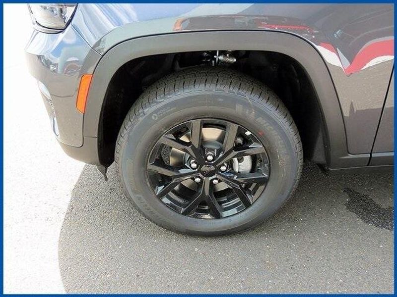 New 2025 Jeep Grand Cherokee Image 4