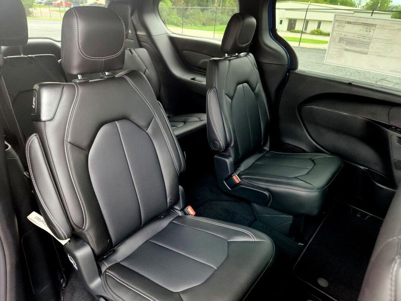 New 2027 Chrysler Pacifica Select