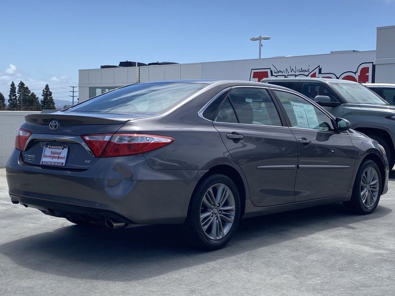 2016 Toyota Camry SEImage 4