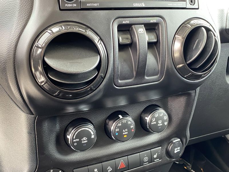 2017 Jeep Wrangler JK Rubicon ReconImage 23
