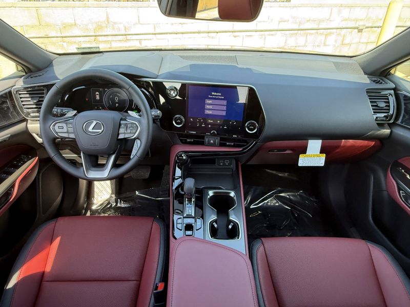 2025 Lexus NX 350h PremiumImage 26