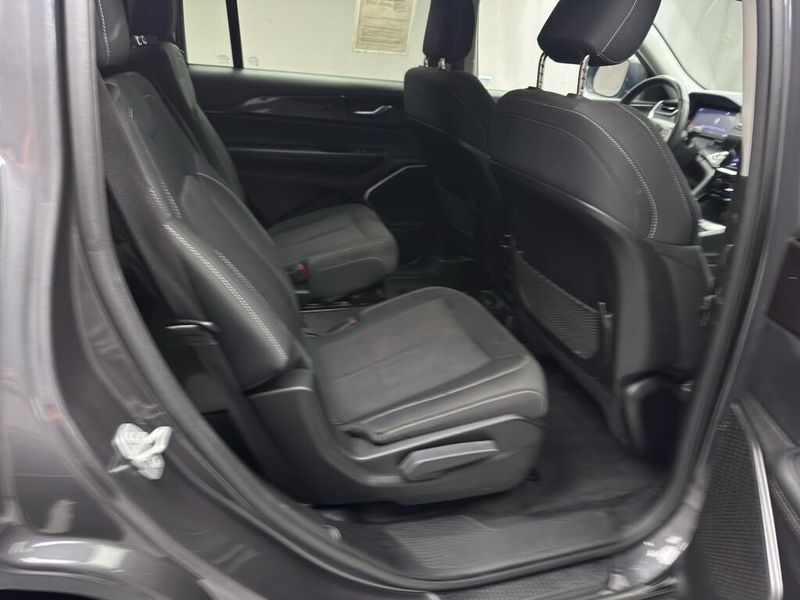 Used 2022 Jeep Grand Cherokee L LaredoImage 14
