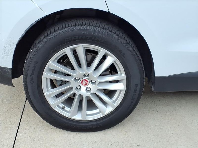 Used 2020 Jaguar F-PACE 25t PrestigeImage 11