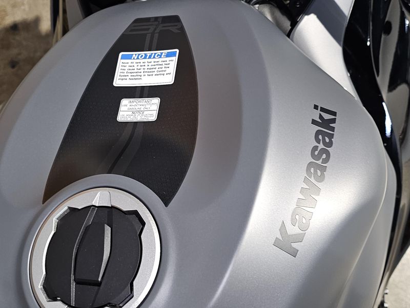 2025 Kawasaki NINJA ZX-6R Image 4