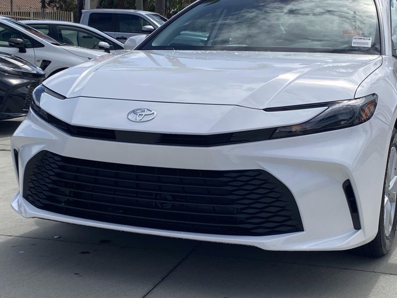 2025 Toyota Camry LEImage 7