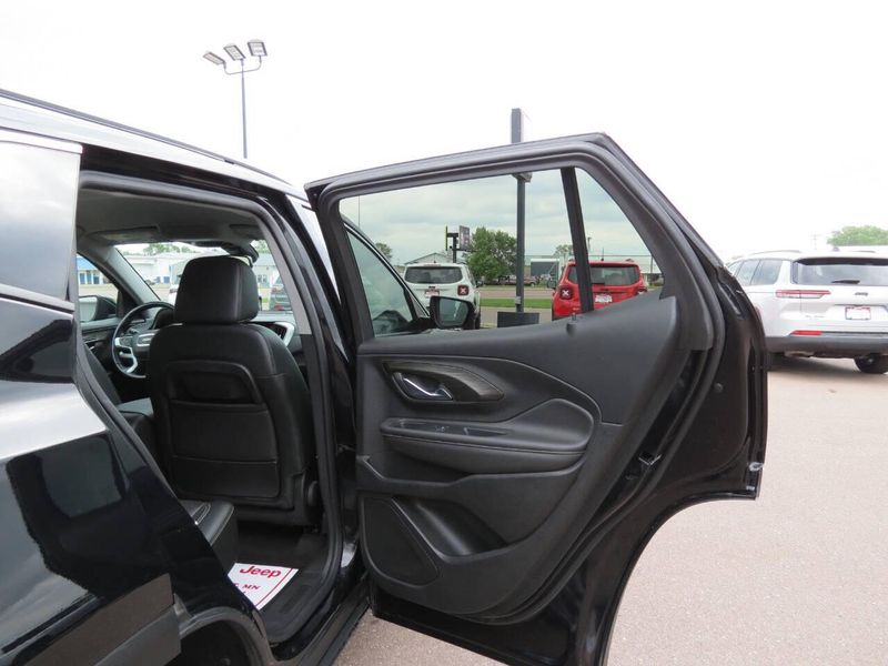 Used 2023 GMC Terrain SLT AWD 4dr SUVImage 25