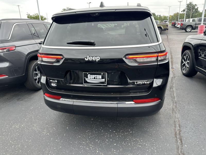 New 2025 Jeep Grand Cherokee L Limited 4x4Image 8
