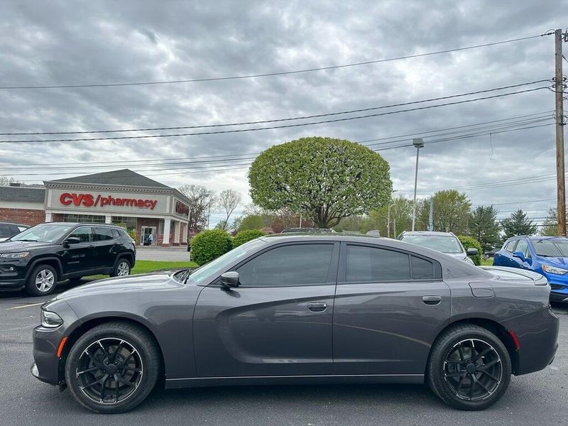 2016 Dodge Charger SXTImage 10