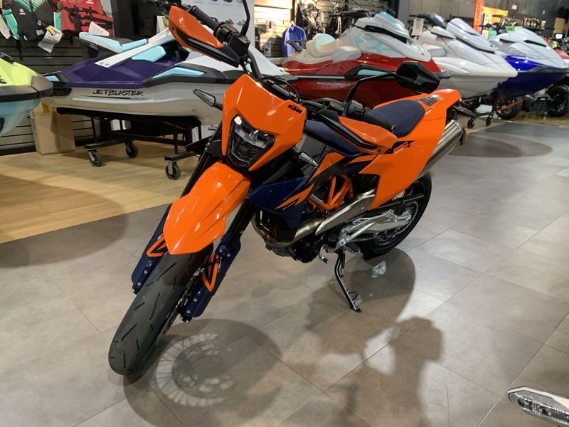 New 2026 KTM 690 SMC R Image 4