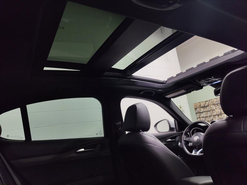 2023 Alfa Romeo Stelvio Ti Premium AWD w/Activ AsstImage 6