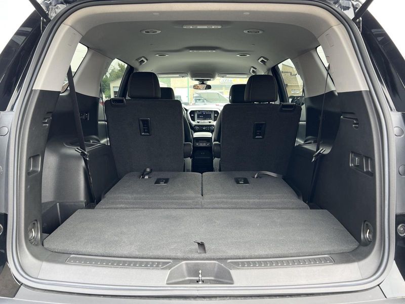 Used 2023 GMC Acadia SLE