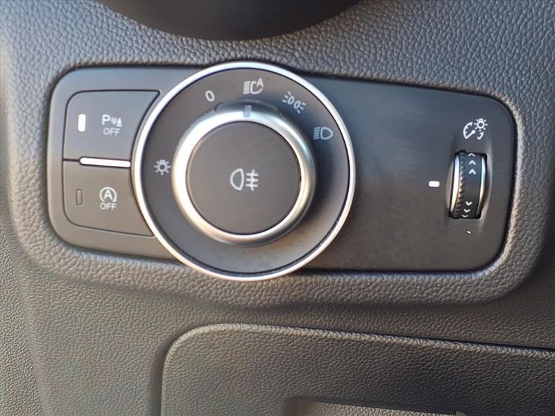 Used 2023 Alfa Romeo Stelvio VeloceImage 17