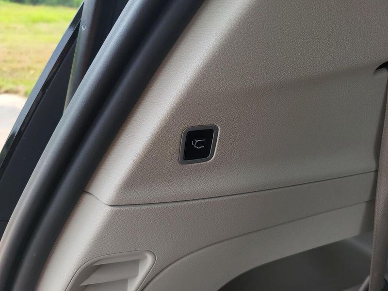 2023 Chrysler Pacifica Touring LImage 11
